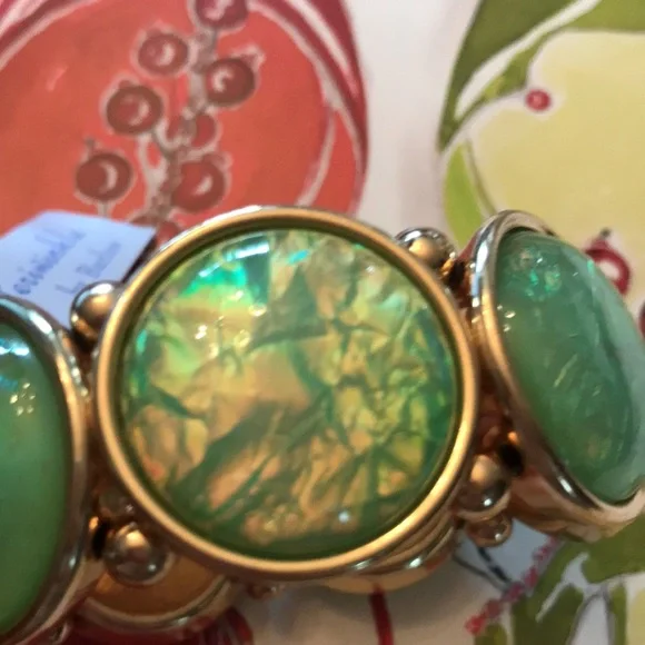 Periwinkle by Barlow stretch bracelet. New with tag. - Picture 9 of 9